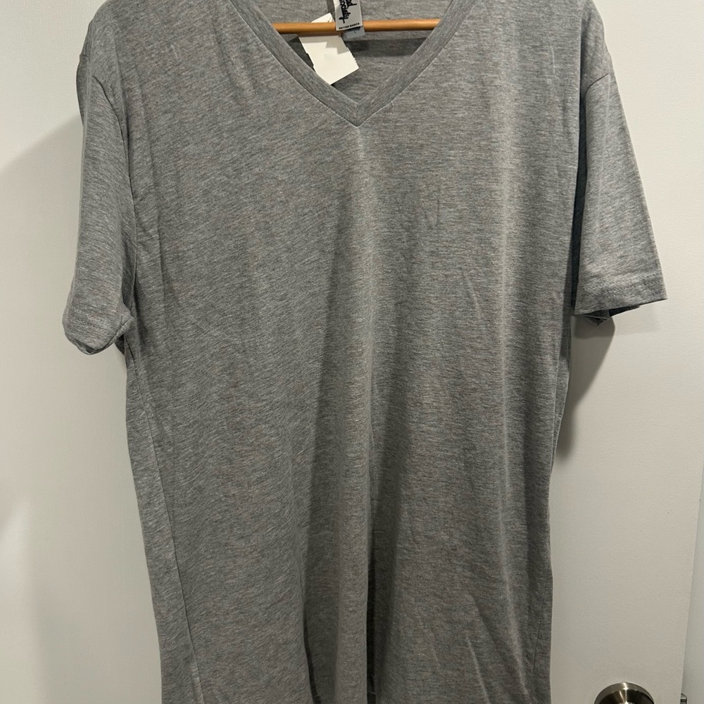 THREAD SOCIETY Men's Gray V-Neck T-Shirt, NWT, Size L